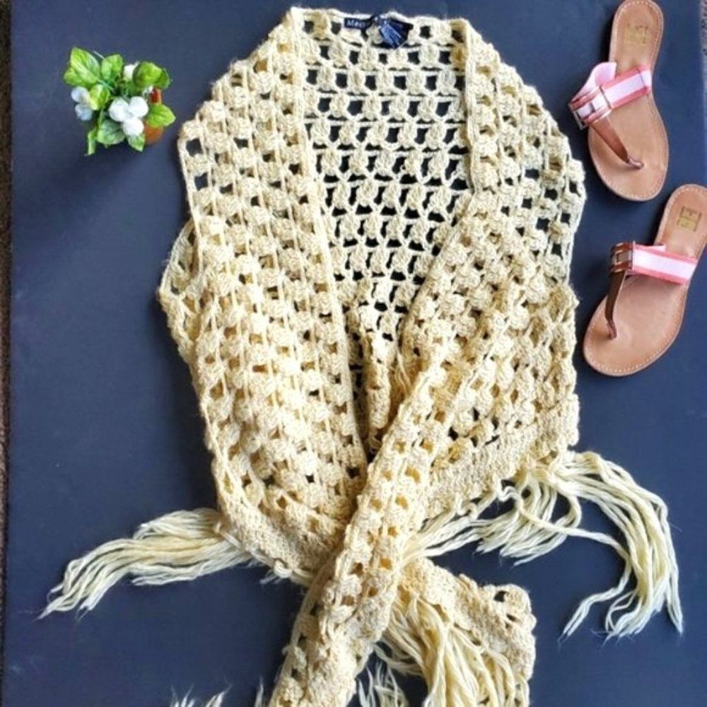 Méchant cream crochet Half Cover Shawl